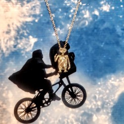 Nous Sommes E·T· L˙ Extra-Terrestre / Pendentif