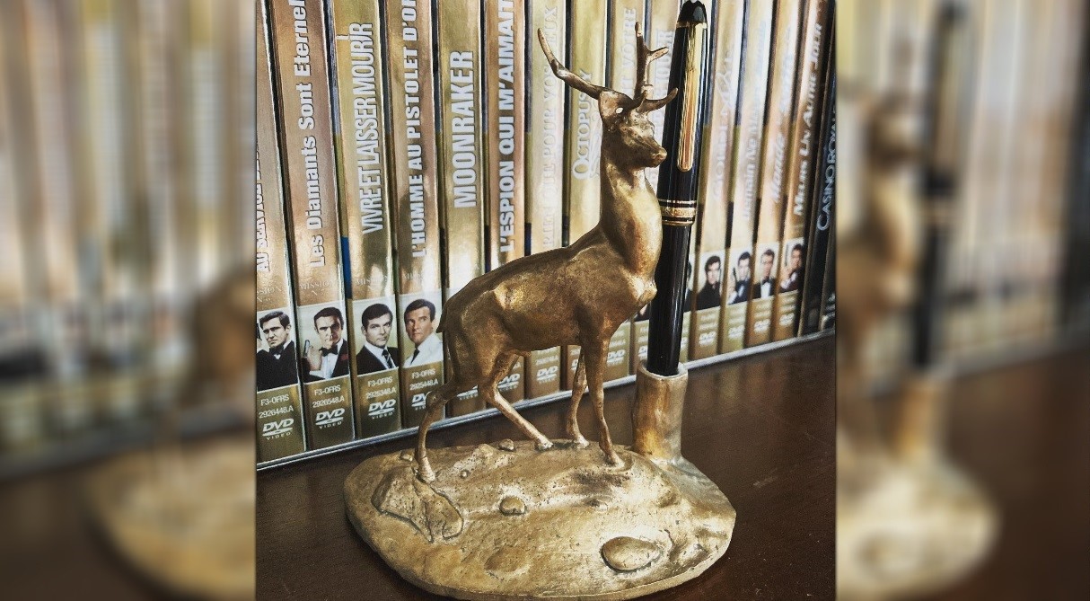 Cerf James Bond Statuette